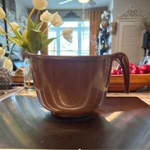 Vintage Rubbermaid Mixing/Measuring Bowl